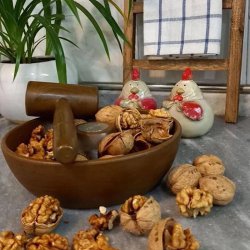 ظرف گردوشکن به همراه چکش طرح چوب